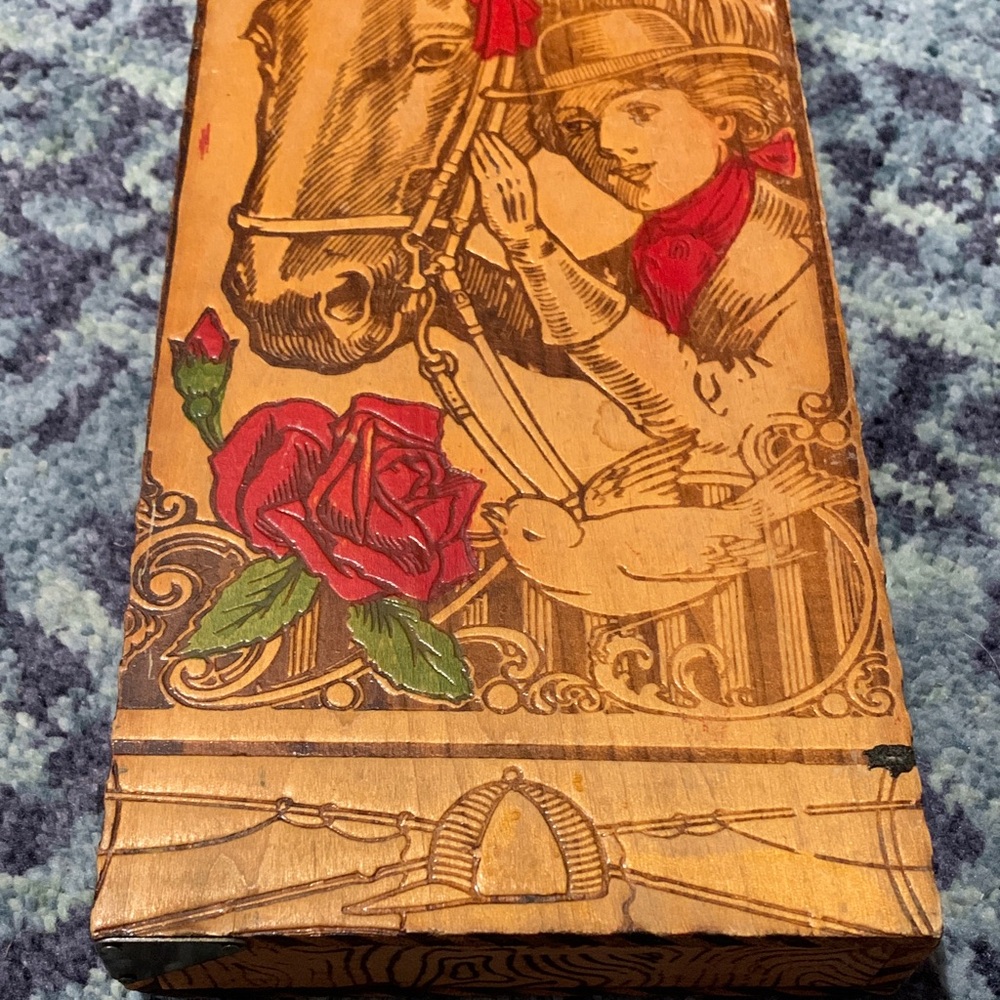 Vintage Equestrian theme Wooden hinged box 13 x 4 x 1” rare find - Picture 5 of 10